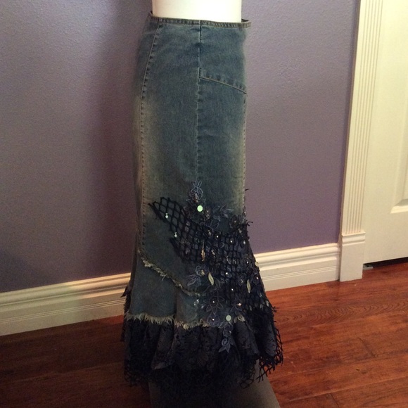 Bedazzled, yet slightly distressed denim skirt 😋 - Picture 8 of 8